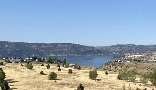 Newly Remodeled Resort Property Over Looking Lake Roosevelt