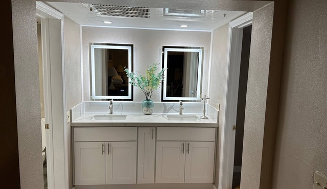 Newly Remodeled Resort-Style 3 Bed 2 Bath Phoenix Condo