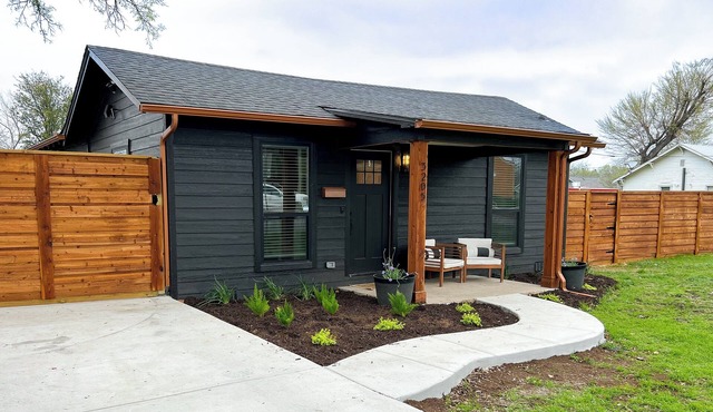 Newly Remodeled Romantic 1920's Bungalow