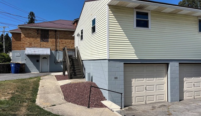 Newly remodeled spacious studio apartment in Johnstown, Richland Township, PA.