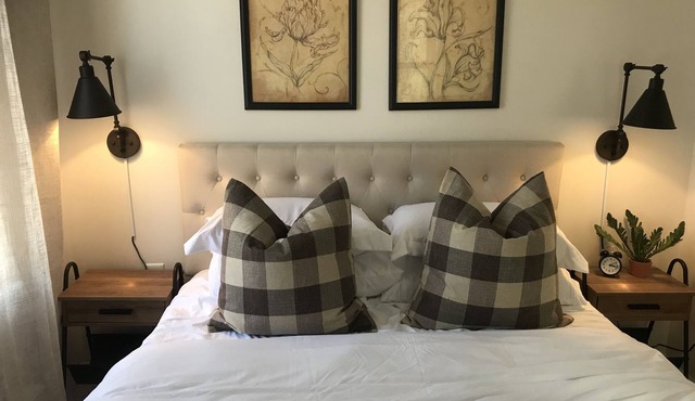 Newly Remodeled Spacious Downtown Apt blocks away from Lake Superior