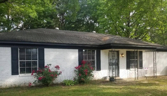 Newly remodeled spacious getaway with ALL NEW MATTRESSES