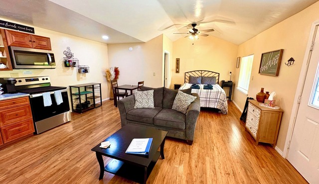 Newly remodeled Studio Cottage, perfect for two!