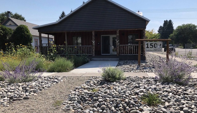 Newly remodeled, Steps from Downtown, Family Friendly