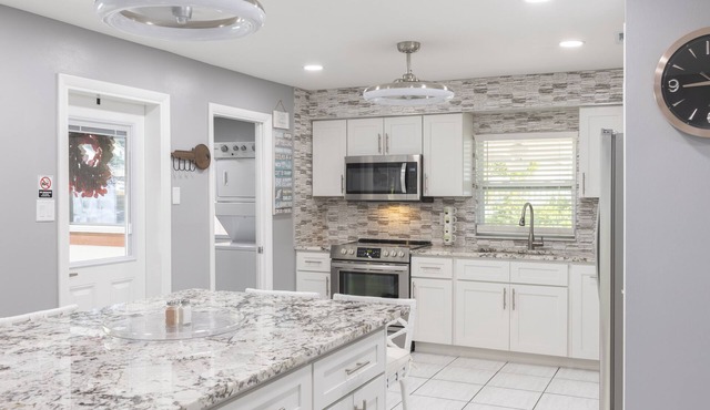 Newly remodeled! Super Clean, Great location, Family Size, 7 mins Raymond James