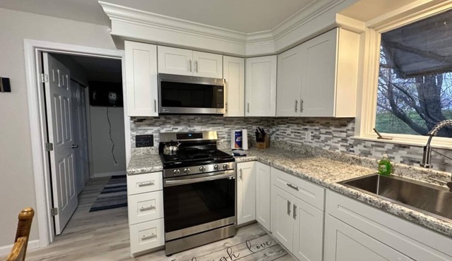 Newly remodeled three‑bedroom, two‑bath home within walking distance of the park and Keyesport Boat Ramp on Carlyle Lake. Enjoy a full kitchen with stainless steel appliances and a large, comfortable living room.
