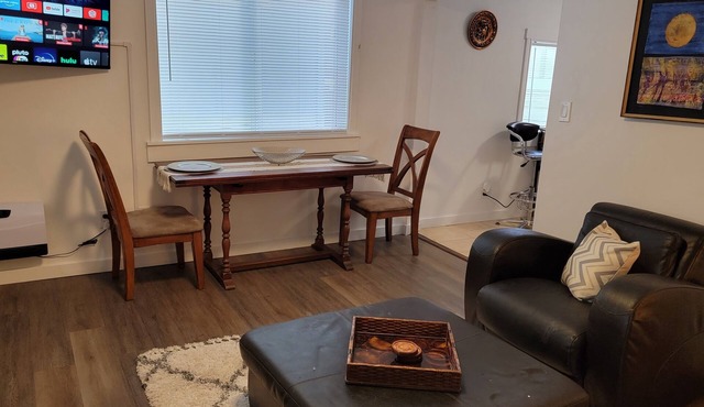 Newly Remodeled unit in a quiet 4 unit apartment 5 minutes to down town seattle