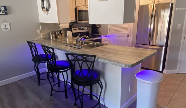 Newly remodeled updated condo,12x32 Boat slip, wi-Fi Internet cable TV, pwc slip