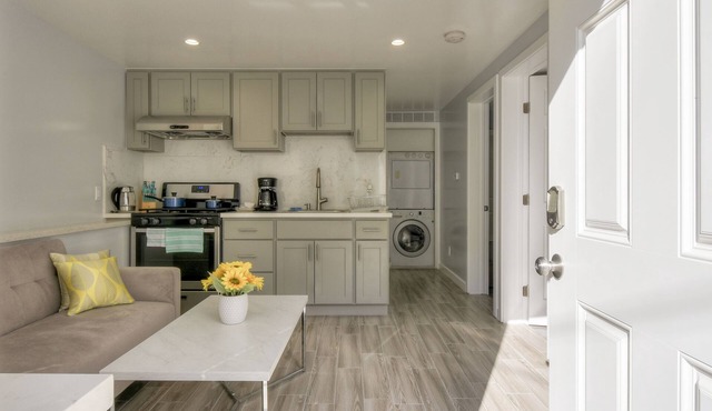 NEWLY REMODELED UPPERCLASS 2 BD 1 BA OCEANVIEW