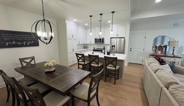 Newly remodeled beautiful 3BDRM 3.5BA Townhouse in the heart of Aggieland!