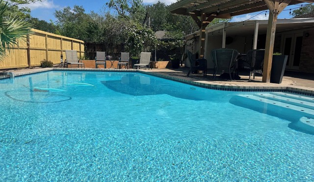 Newly Remodeled 4-bedroom house with Private Pool, King Beds, Gym and Game Room