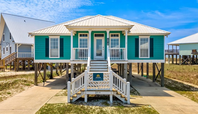 Newly remodeled bay view home with high-speed WiFi, central AC, and gas grill