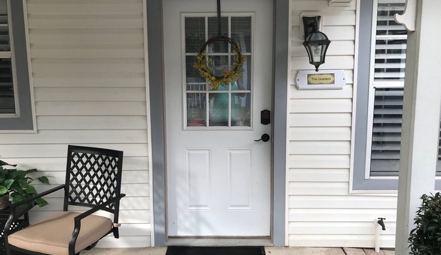 Newly Remodeled 1 Bedroom, 1 Bath Suite with Outdoor Grill Close to the Villages