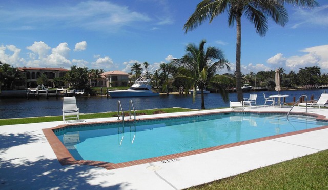 NEWLY REMODELED BEACHFRONT APT - 3 MO SEASONAL RENTAL