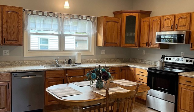 Newly Remodeled Town House!
