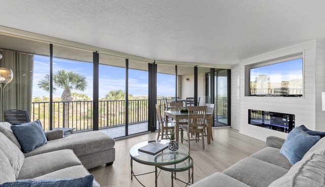 *Newly Remodeled 3/2 Oceanfront ~ 3 King Beds!*