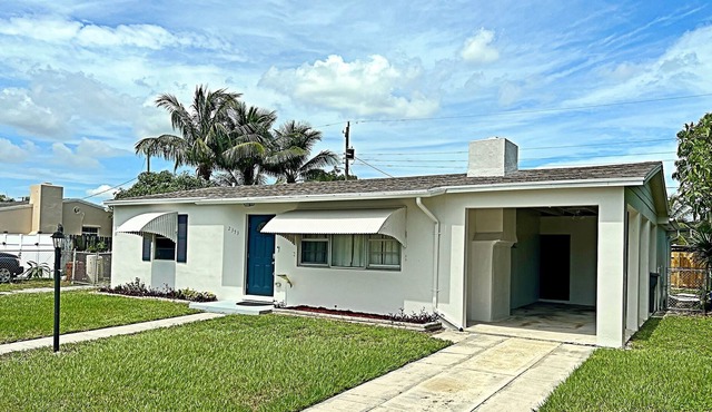 Newly remodeled, centrally located near the Palm Beach airport & the beaches!