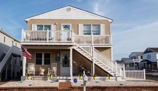 Newly remodeled 3 BR, 2 Bath shore house sleeps 10.