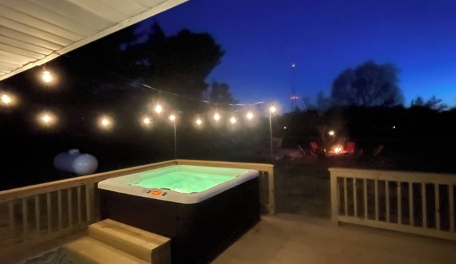 Newly Remodeled 3BR Cottage w/Hot Tub - Fire Pit - Near Wisconsin Dells