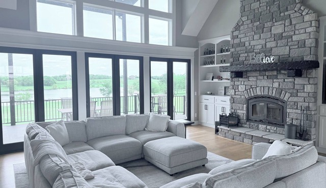 Newly Remodeled, w/Hot Tub - Lake Views spacious
