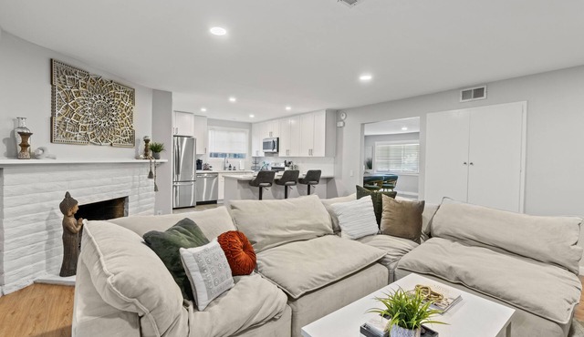 Newly Remodeled Zen 3-bedroom OASIS in West Hills!
