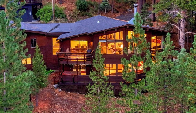 NEWLY REMODELEDn6 Bedrooms/3.5 Baths-Sleeps 14nAWESOME VIEWS Hot Tub & Saunannnn