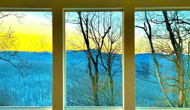 Newly Remodelled Unique Beautiful Townhome near the slopes