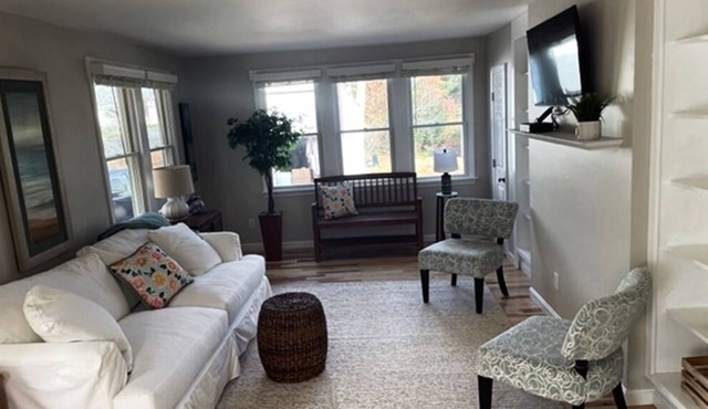 Newly Rennovated House Sleeping 7 in charming Orleans Neighborhood