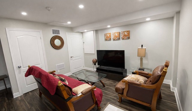 Newly Reno’d Basement Suite w/Private Access—10 min walk to Headwaters Hospital