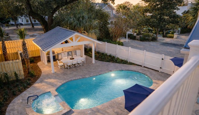 Newly Renovated for 2025! Wonderful Escape, Private Pool!, Pet Friendly! Close to Everything!