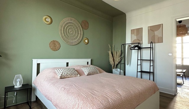 Newly renovated apartment near metro station L13 Asnières near Paris