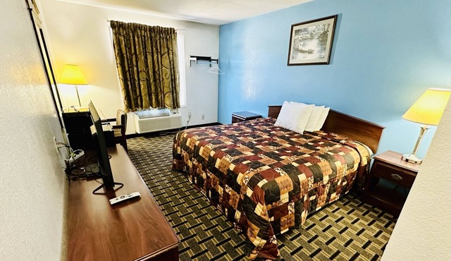 Newly renovated. Pet friendly. Affordable price. Quiet and peaceful.