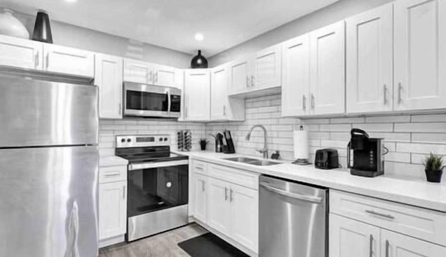 Newly renovated/Near Sunny isles beach/fre-parking