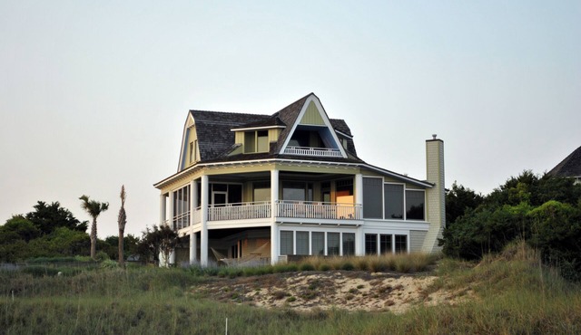 NEWLY RENOVATED with 4 golf carts! Inescapable View is a magnificent estate overlooking South Beach