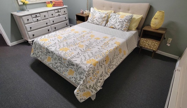 NEWLY RENOVATED EXECUTIVE APARTMENT JUST MINUTES FROM 75!!!