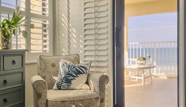 NEWLY renovated OCEANFRONT Condo, quiet with a beach view!