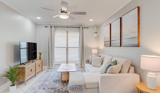 Newly Renovated 1 King Bed Condo, Your All-Inclusive Travel Haven