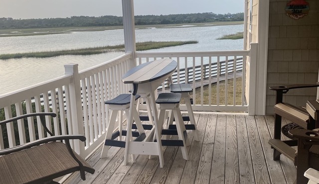 Newly Renovated! Best view of Jinks Creeks. Lots of Amenities. Sleeps 8