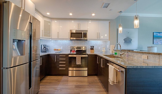 Newly Renovated Penthouse. See video (Pic. 3). Also see VRBO 576444