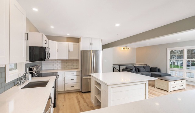 Newly renovated 4-bed, 4-bath home 1.5 miles from Saratoga Race Track!