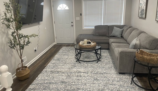 Newly renovated Chic & cozy 3 Bedroom Ranch house close to I-95