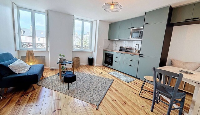 Newly Renovated 1-Bedroom Apartment Near Granville Centre, Secure Residence