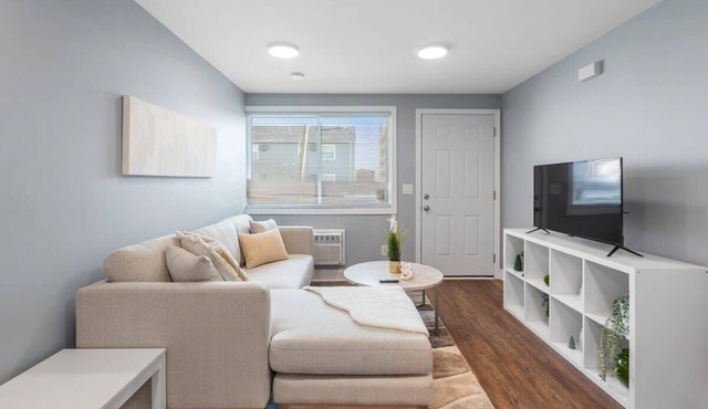 Newly Renovated 1 Bedroom