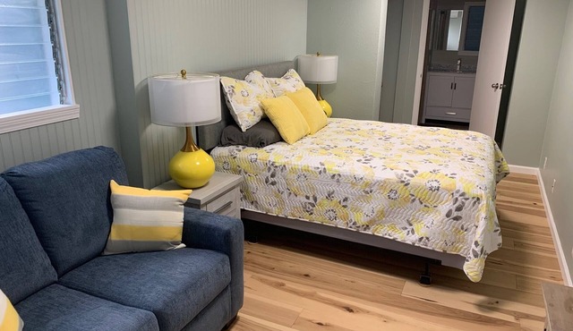 Newly renovated 1-bedroom with AC and dedicated parking in enchanting Kailua.