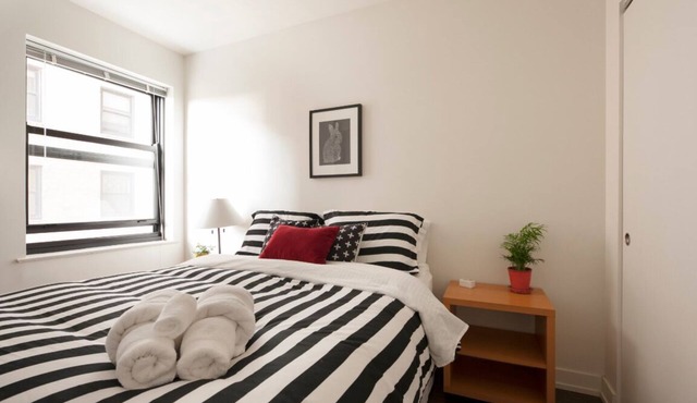 Newly Renovated 1 BR in Art Deco Architectural Gem, Steps to L & Free Parking