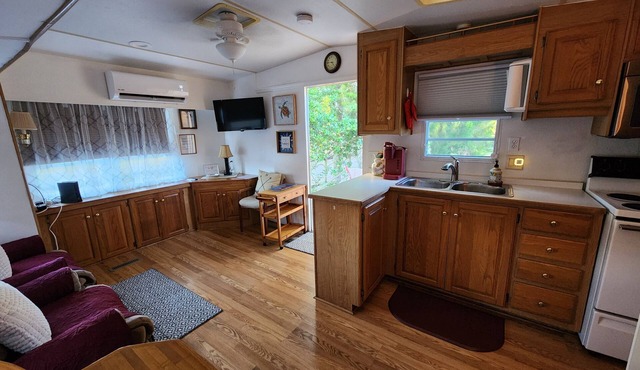 Newly Renovated 1 QUEEN BEDROOM/1 BATH PRIVATE ADULT GET-A-WAY