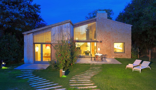 Newly renovated 100 m2 holiday villa with private garden, stream 20 min to the beach