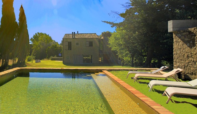 Newly renovated 170 m2 holiday villa with private park, pool, 20 min to the beach