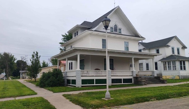 Newly renovated 19th century 4bdrm 2ba house in quaint Sutherland, IA WiFi, AC