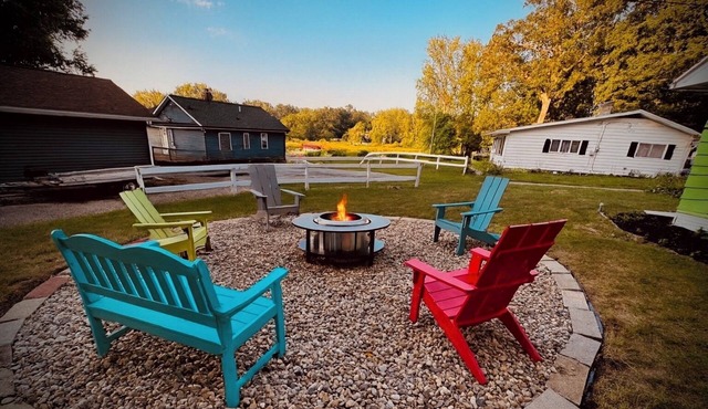 Newly renovated 2-bedroom Lakehouse in Edwardsburg - 11 miles from ND
